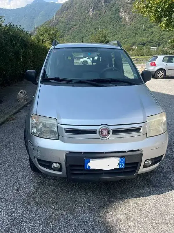 Usata Fiat Panda 4x4 Climbing 69 CV (50 kW) 2010 Argento Utilitaria