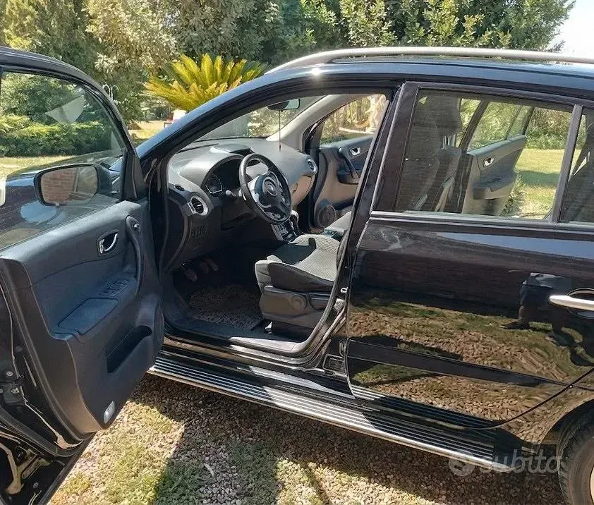Usata Renault Koleos Dynamique 150 CV (110 kW) 2011 Nero SUV
