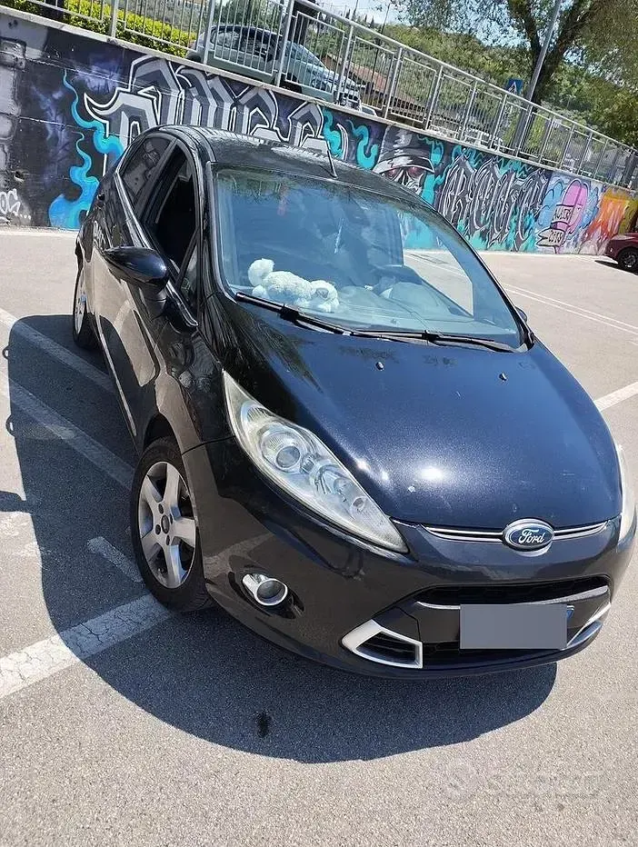 Usata Ford Fiesta 97 CV (71 kW) 2010 Nero Berlina