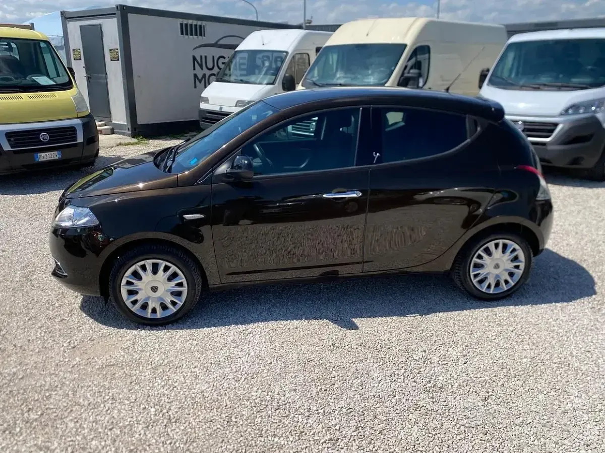 Usata Lancia Ypsilon 69 CV (50 kW) 2013 Marrone Utilitaria