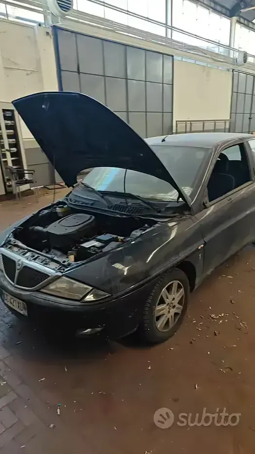 Usata Lancia Ypsilon 60 CV (44 kW) 2002 Bluazzurro Utilitaria