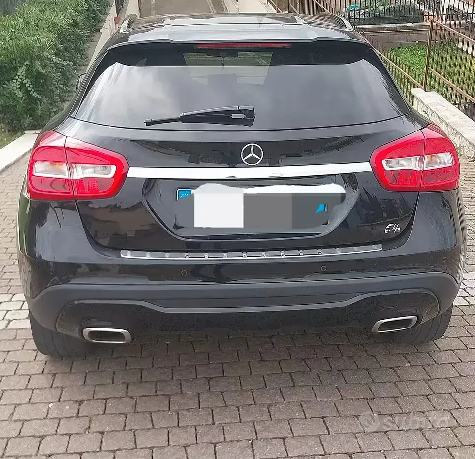 Usata Mercedes GLA200 136 CV (100 kW) 2019 Nero SUV