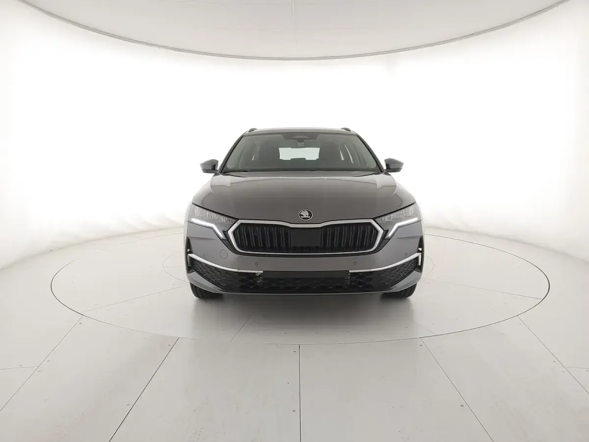 Nuova Skoda Octavia Executive 150 CV (110 kW) 2026 Grigio graphite metallizzato Station wagon