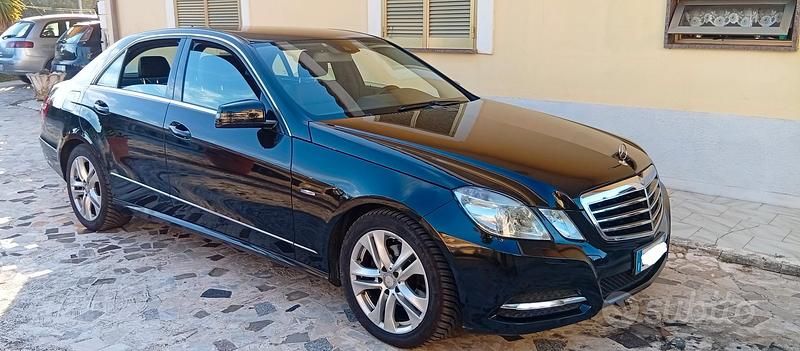 Nero Usata 2012 Mercedes E220 Avantgarde Tre volumi | 13.000 € (Buon prezzo) - Immagine 1/4