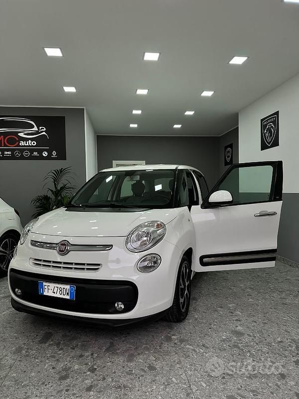 Bianco Usata 2016 Fiat 500L Business Monovolume | 7000 € (Buon prezzo) - Immagine 1/4