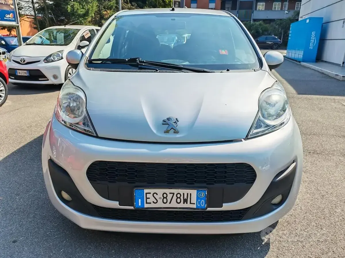 Usata Peugeot 107 68 CV (50 kW) 2013 Grigio Utilitaria