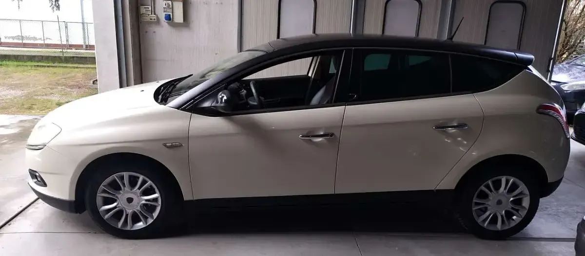 Usata Lancia Delta 120 CV (88 kW) 2009 Bianco Utilitaria