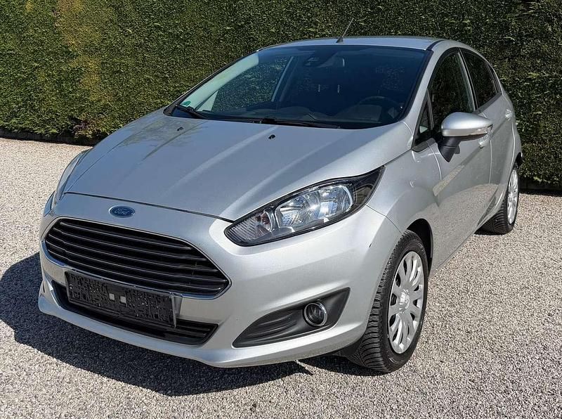 Gebraucht Ford Fiesta Trend 60 PS (44 kW) 2013 Silber Kleinwagen