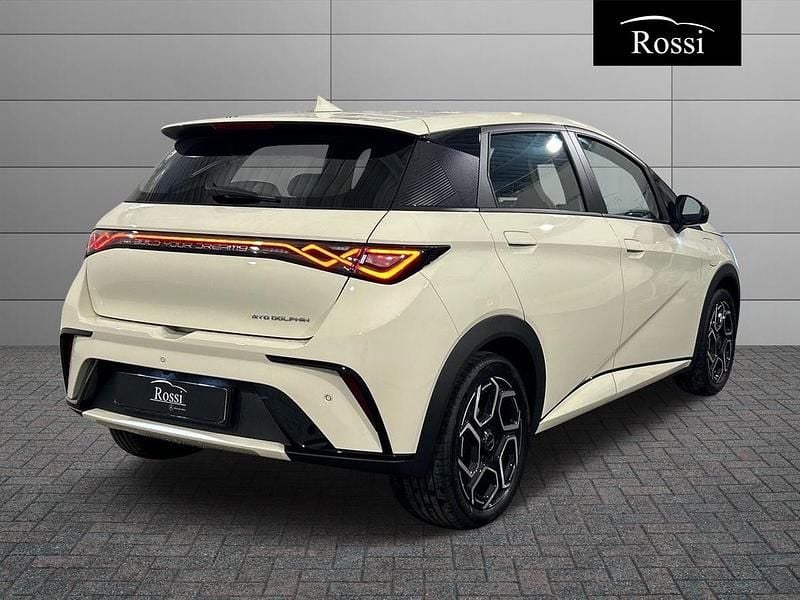 Nuova BYD Dolphin Comfort 150 kW (204 CV) 2025 Cream white Utilitaria