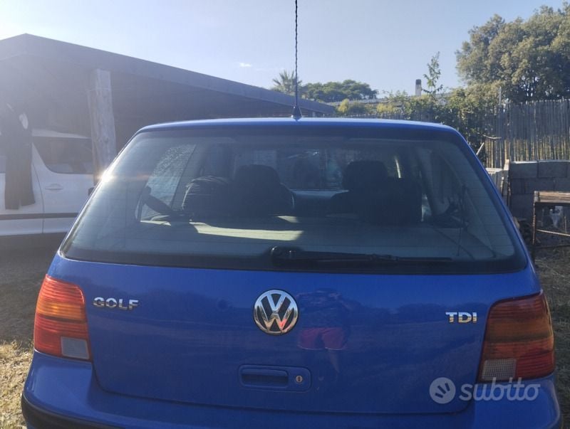 Usata VW Golf IV 90 CV (66 kW) 1999 Blu Utilitaria