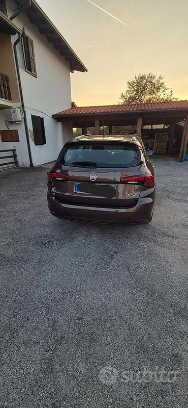 Usata Fiat Tipo 105 CV (77 kW) 2019 Marrone Berlina