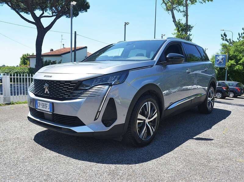 Usata Peugeot 5008 Allure 131 CV (96 kW) 2023 Grigio artense Monovolume