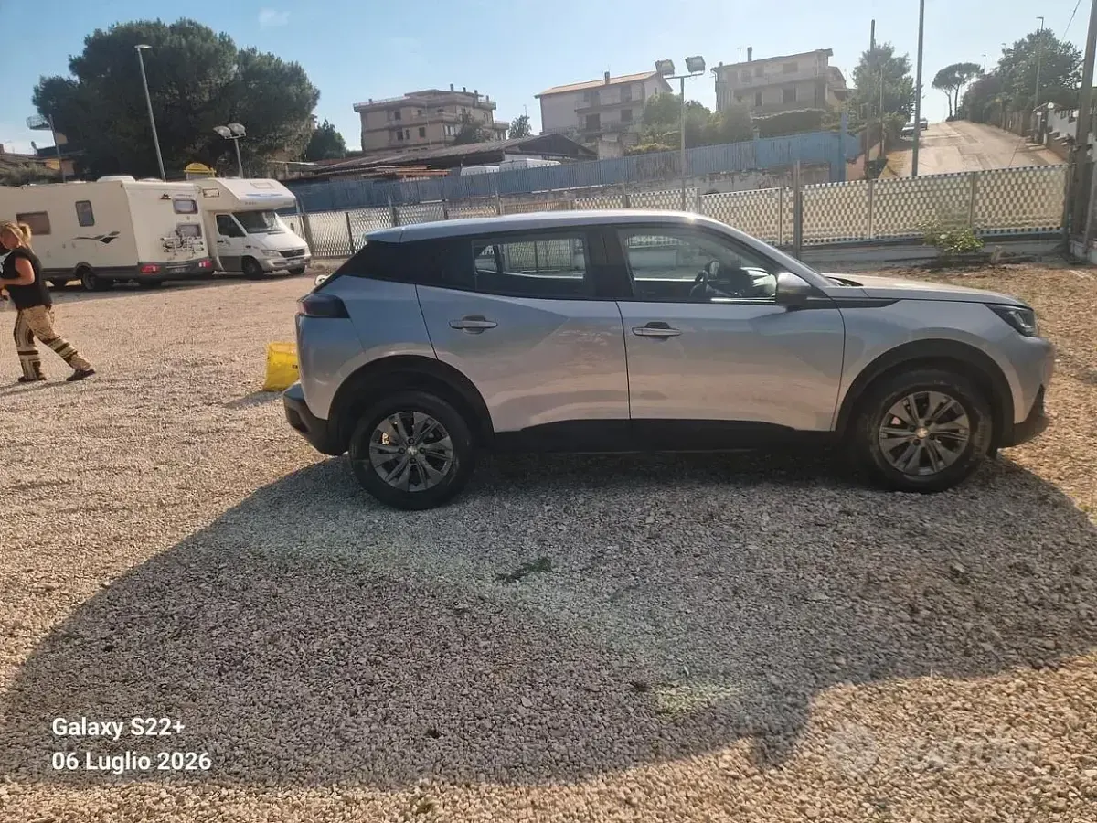 Usata Peugeot 2008 Allure 101 CV (74 kW) 2023 Grigio SUV