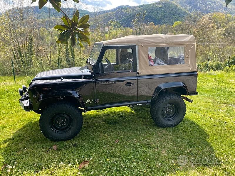 Usata 2006 Land Rover Defender SUV | 24.900 € (Super prezzo) - Immagine 1/4