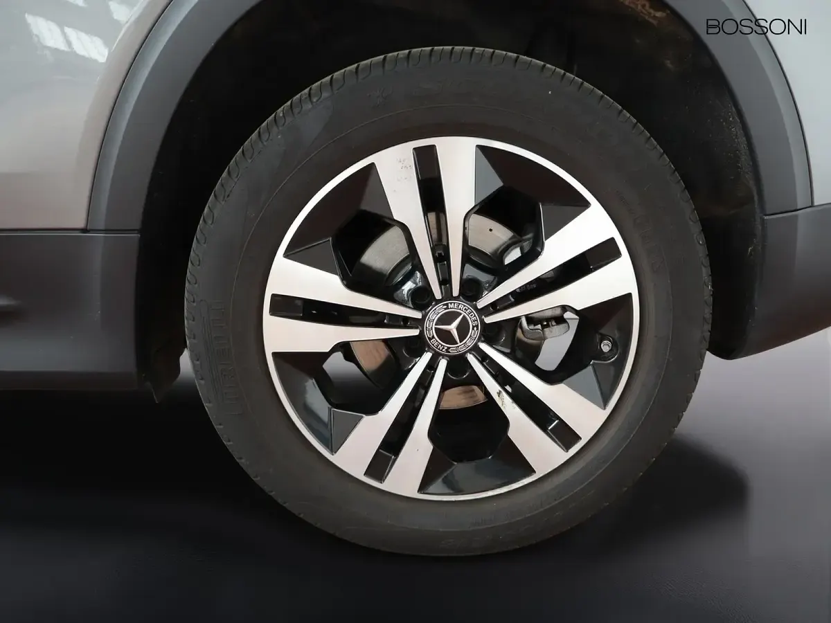 Usata Mercedes GLB200 Advanced Plus 150 CV (110 kW) 2024 Grigio SUV