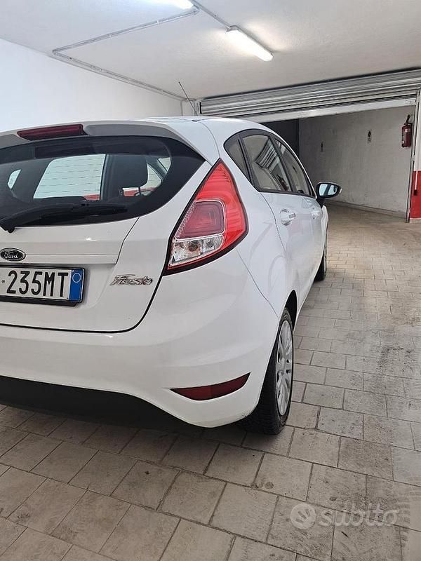 Usata Ford Fiesta 75 CV (55 kW) 2016 Bianco Berlina
