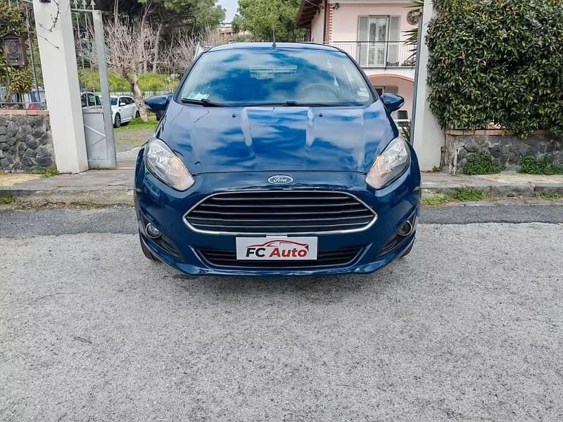 Usata Ford Fiesta Titanium 96 CV (70 kW) 2013 Blu Utilitaria
