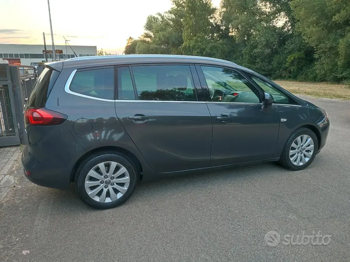 Usata Opel Zafira Cosmo 150 CV (110 kW) 2014 Grigio Monovolume