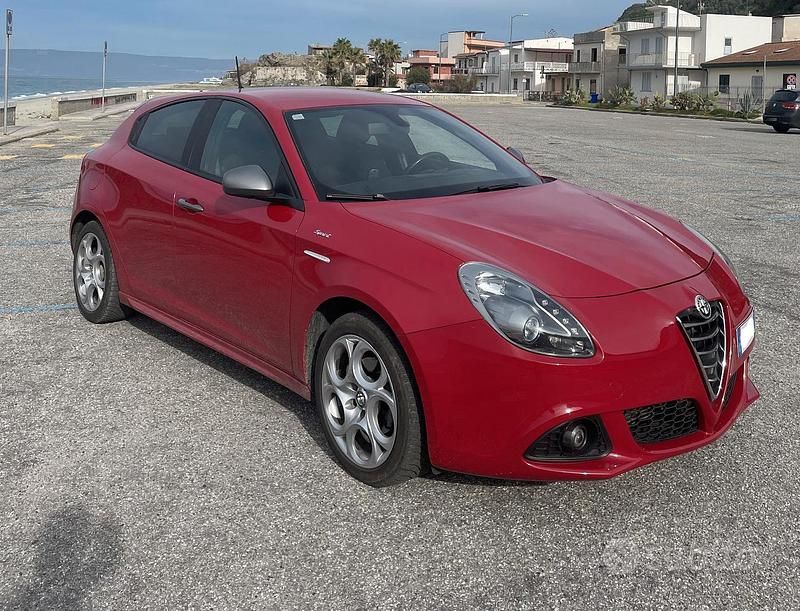 Usata Alfa Romeo Giulietta Sprint 120 CV (88 kW) 2015 Rosso Utilitaria