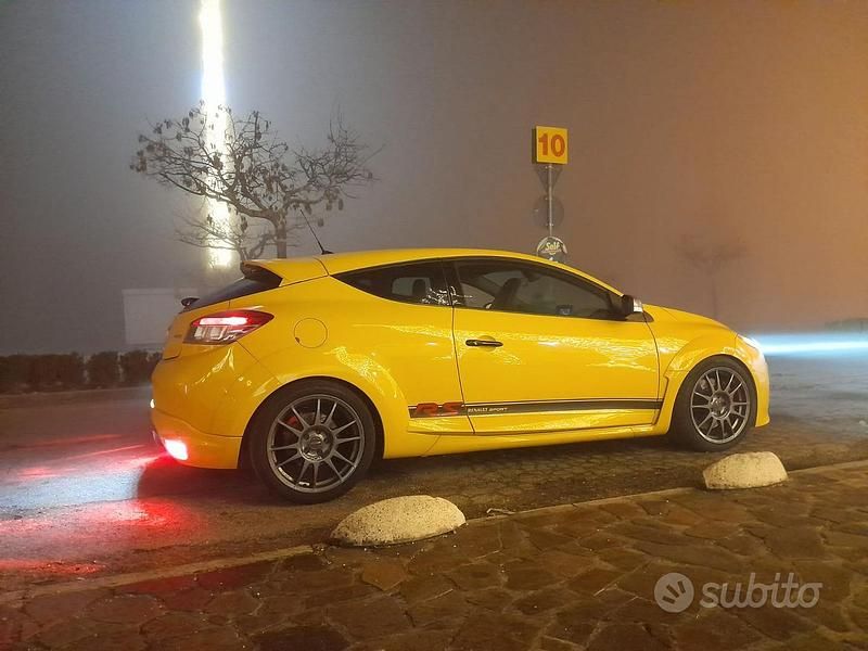 Usata Renault Mégane III R.S. 250 CV (183 kW) 2010 Giallo Coupé