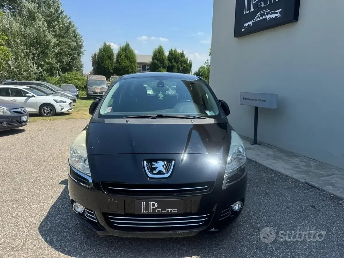 Usata Peugeot 5008 Active 112 CV (82 kW) 2012 Nero Monovolume