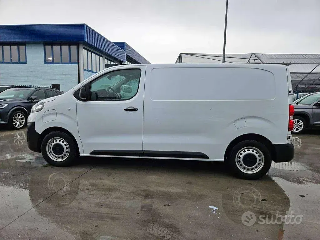 Usado Opel Vivaro-e Combi Enjoy 50 kW (68 CV) 2023 Blanco Van