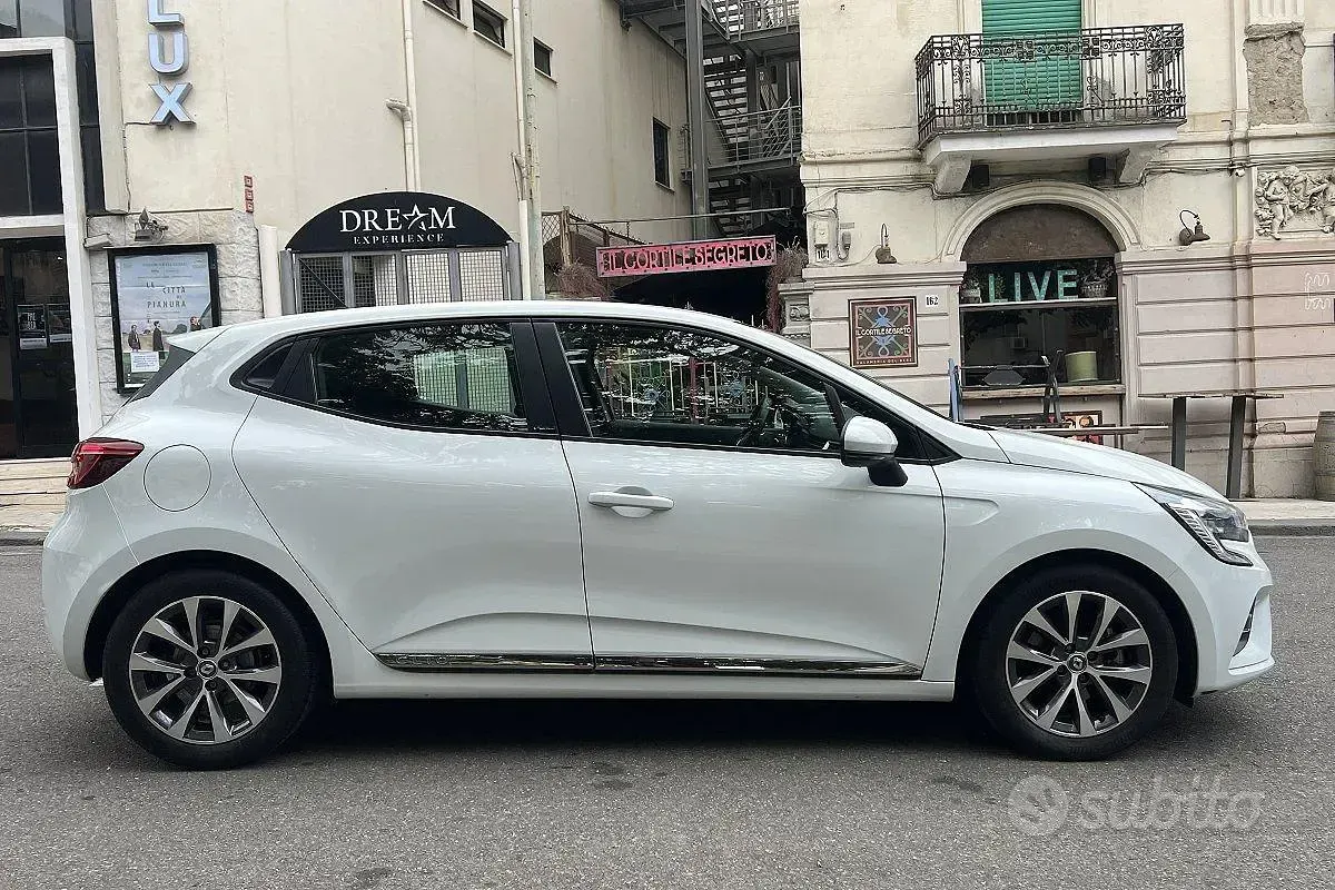Usata Renault Clio V 140 CV (102 kW) 2021 Bianco Utilitaria