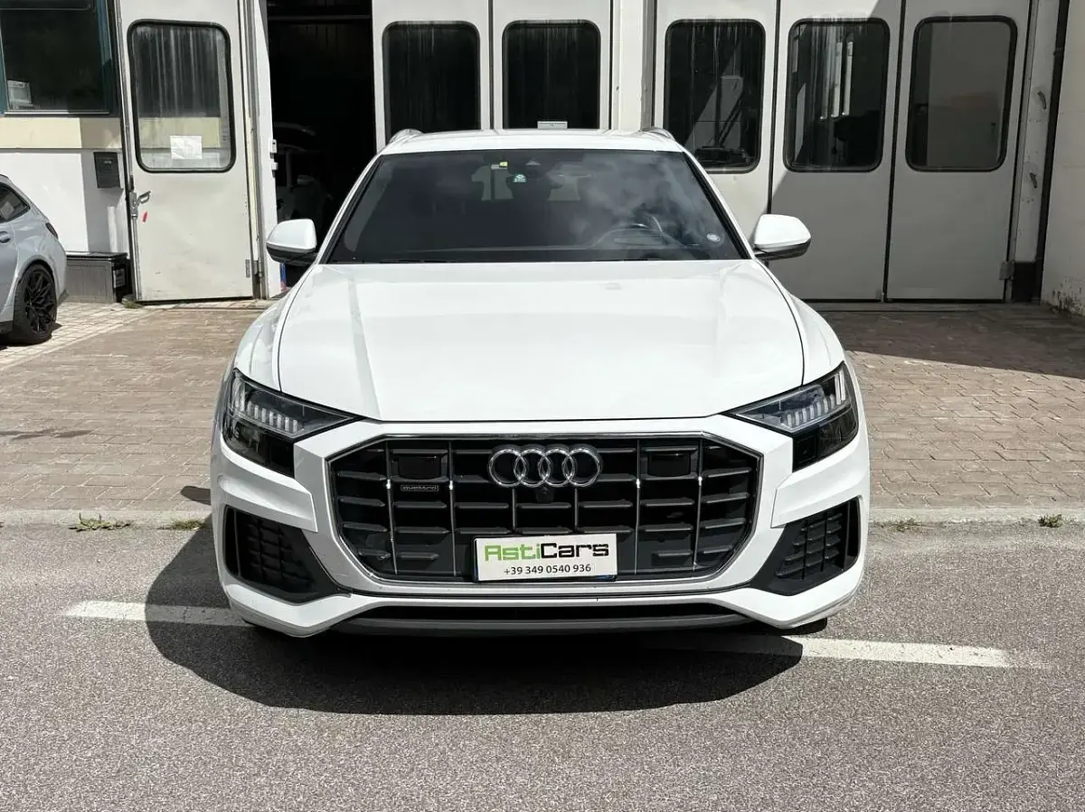 Usata Audi Q8 S-Line 286 CV (210 kW) 2022 Carraraweiß SUV
