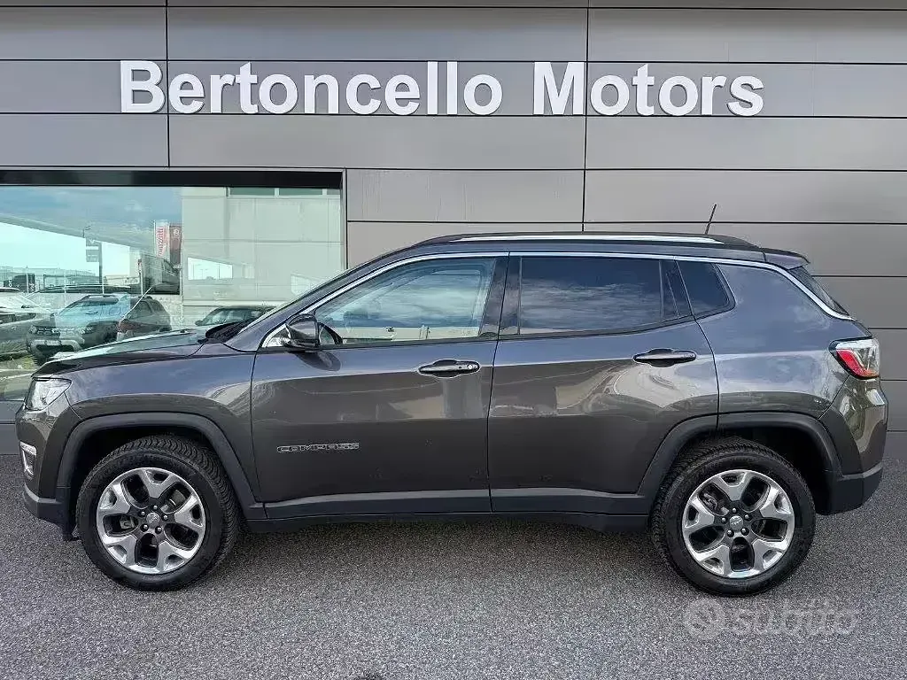 Usata Jeep Compass Limited 140 CV (102 kW) 2018 Grigio SUV