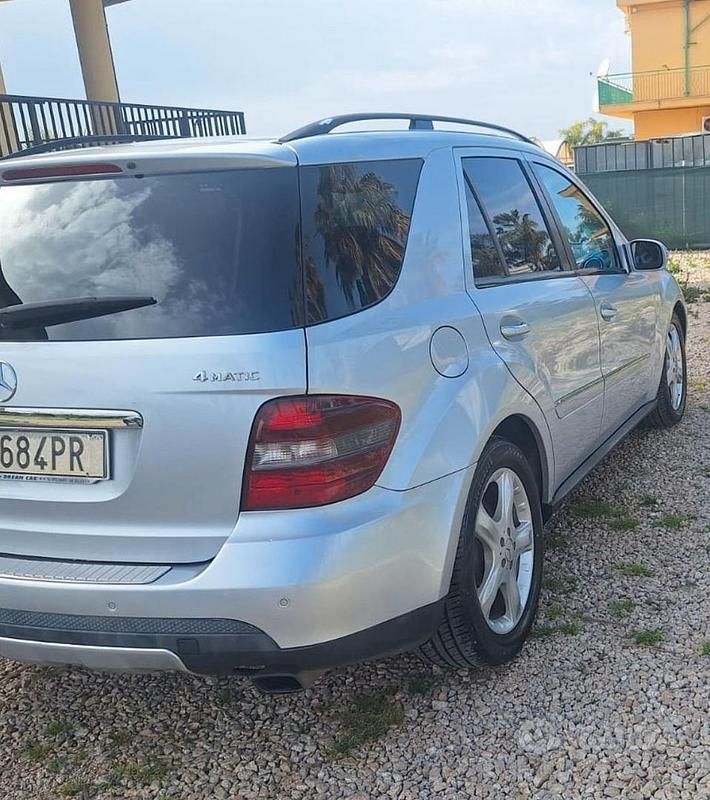 Usata Mercedes ML320 224 CV (164 kW) 2007 Grigio SUV