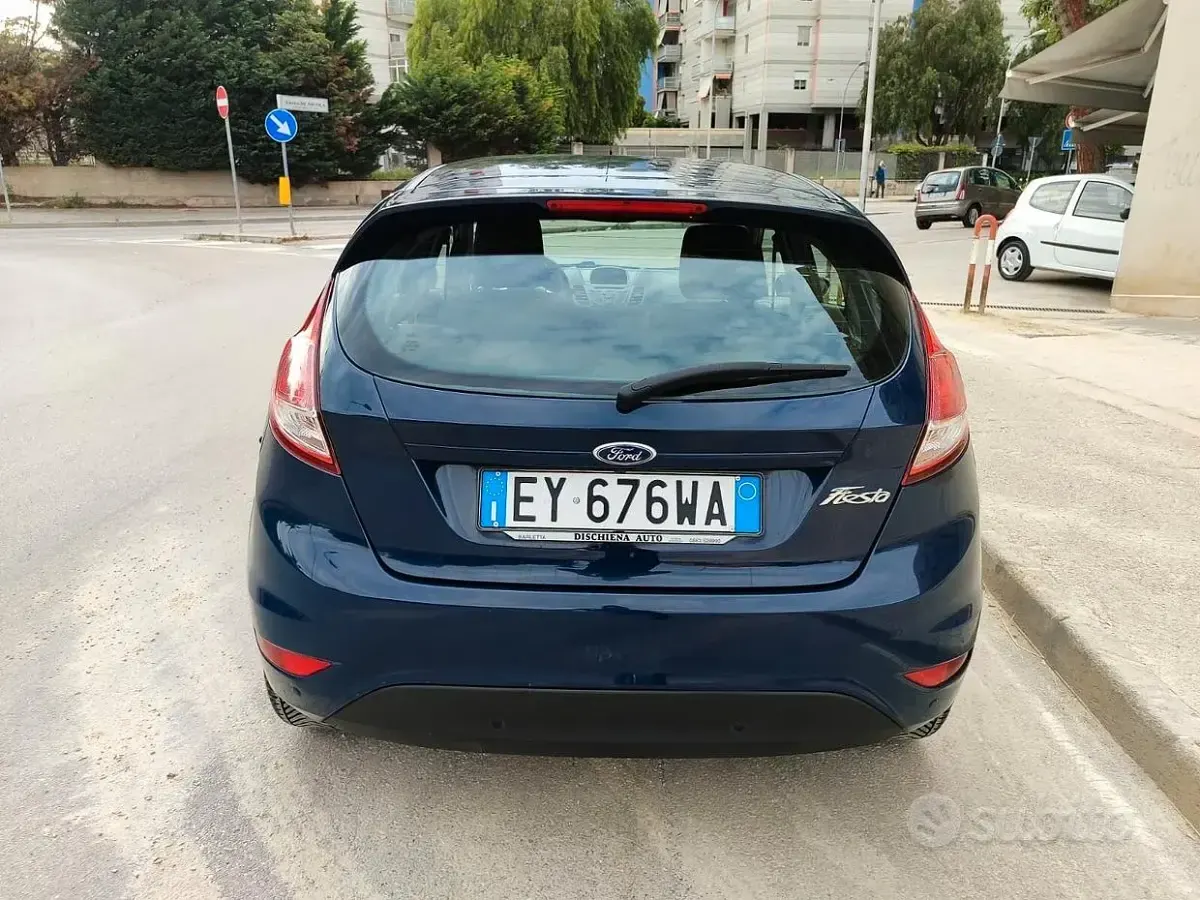 Second-hand Ford Fiesta 75 CP (55 kW) 2015 Albastru Hatchback