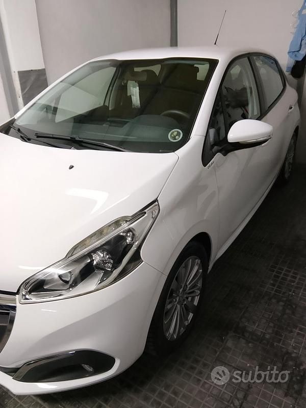 Usata Peugeot 208 75 CV (55 kW) 2016 Utilitaria