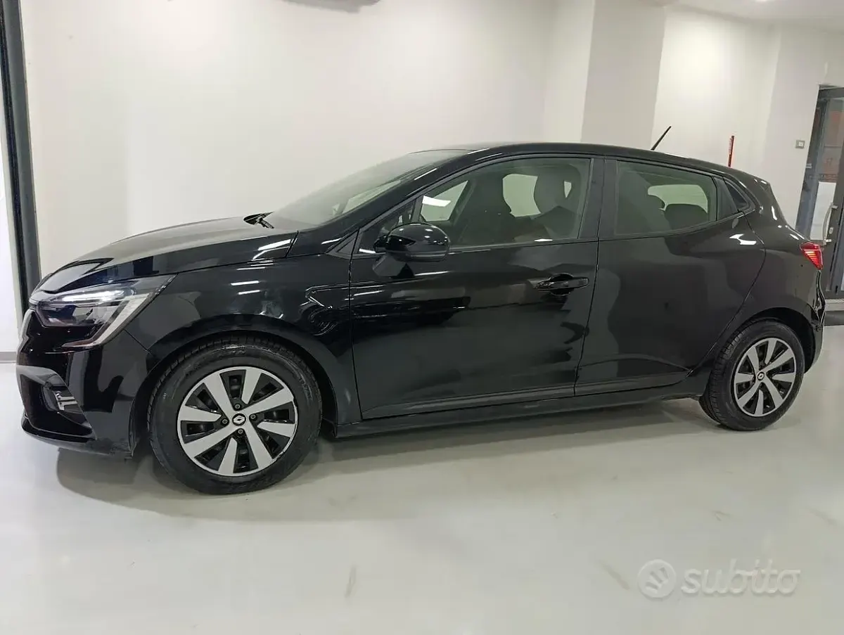 Usata Renault Clio V Equilibre 101 CV (74 kW) 2023 Nero Berlina