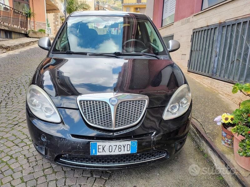 Usata Lancia Ypsilon 75 CV (55 kW) 2011 Nero Utilitaria
