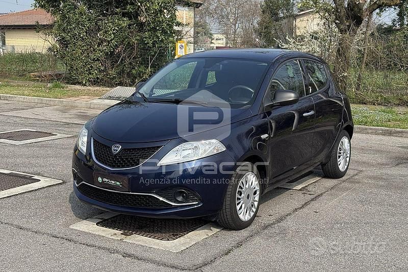 Usata Lancia Ypsilon Silver 69 CV (50 kW) 2016 Blu Utilitaria