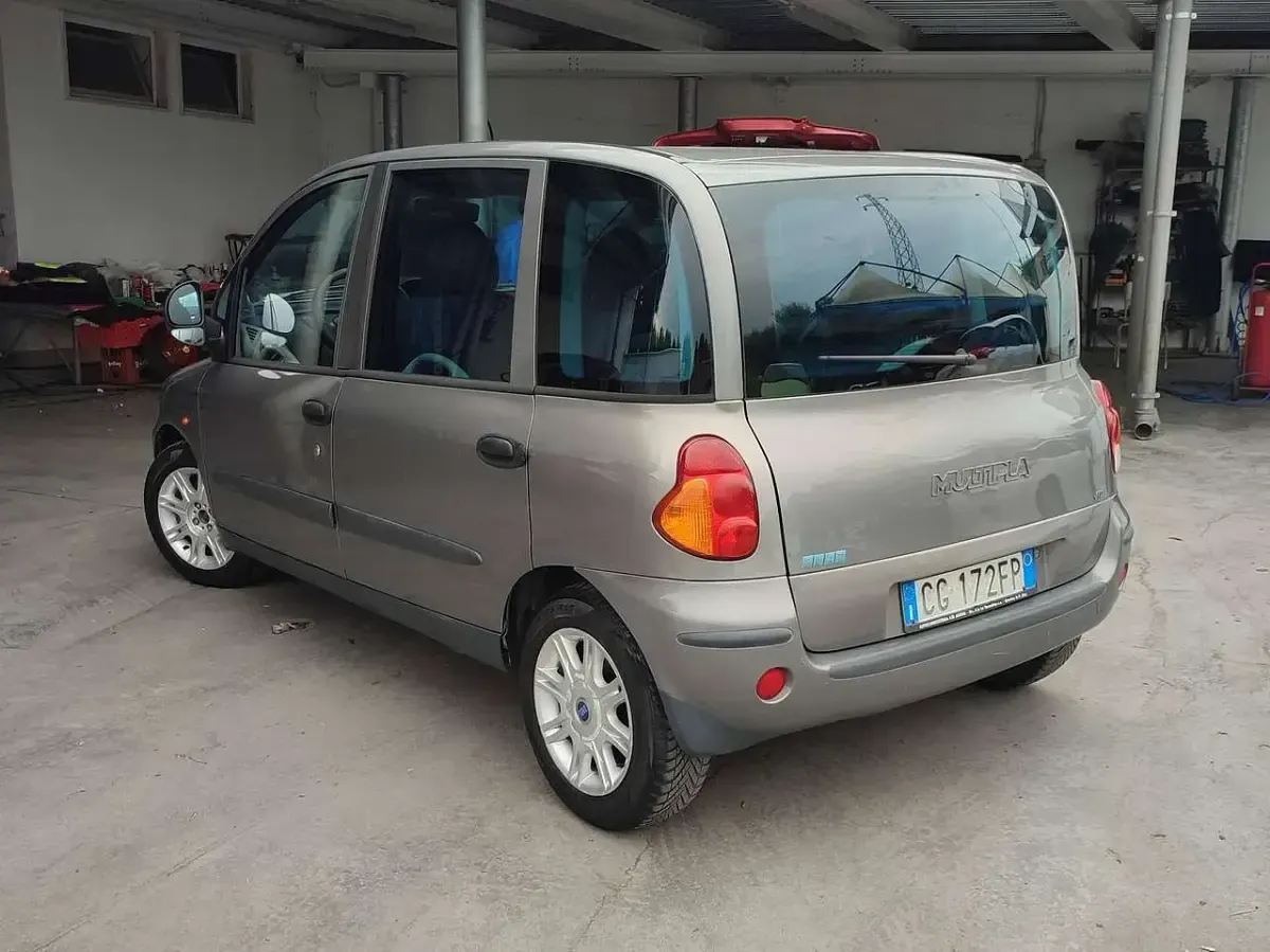 Usata Fiat Multipla 116 CV (85 kW) 2003 Grigio Monovolume