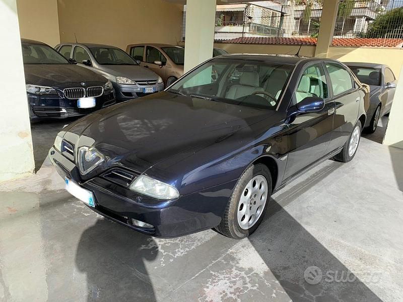 Usata Alfa Romeo 166 Distinctive 140 CV (102 kW) 2001 Blu Berlina