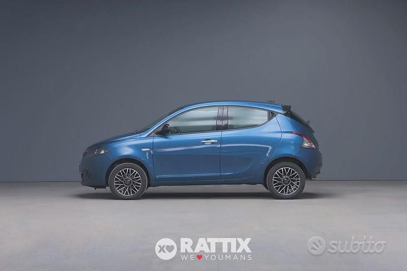 Usata Lancia Ypsilon 69 CV (50 kW) 2024 Blu Utilitaria