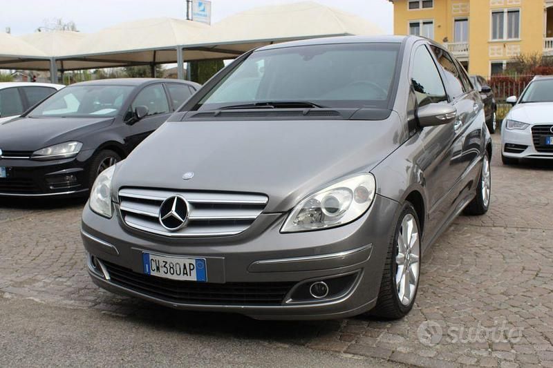 Usata Mercedes B180 109 CV (80 kW) 2006 Grigio metallizzato Monovolume