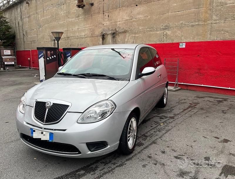Grigio Usata 2007 Lancia Ypsilon Due volumi | 2900 € (Buon prezzo) - Immagine 1/4