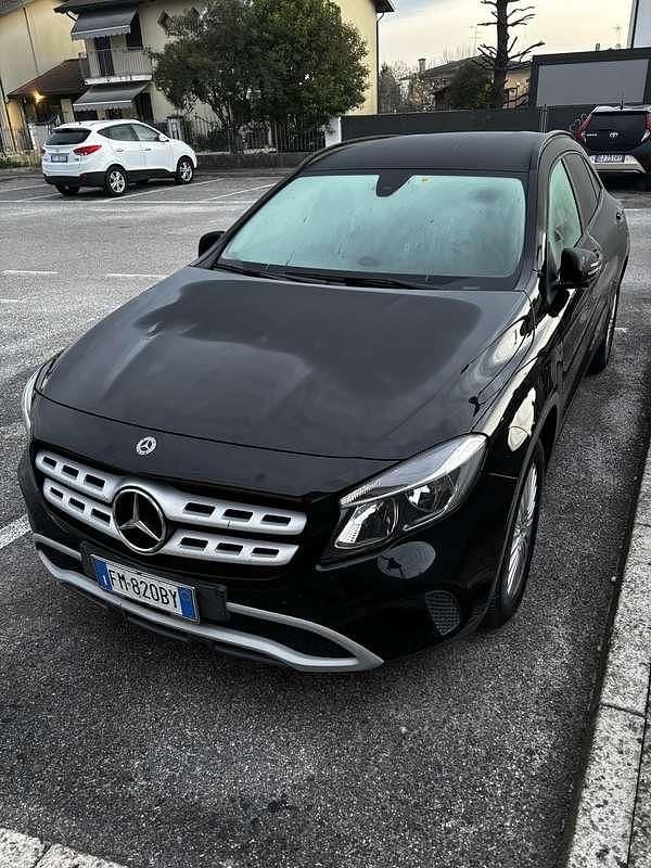 Usado Mercedes GLA200 Business 136 CV (100 kW) 2017 Negro SUV