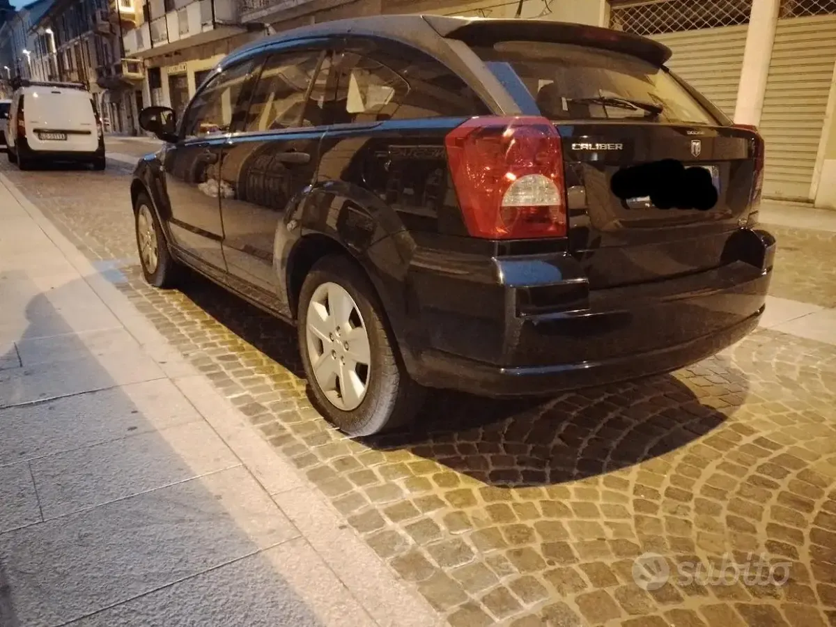 Usata Dodge Caliber SXT 140 CV (102 kW) 2008 Nero Utilitaria
