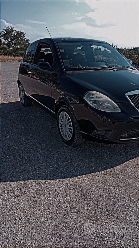 Usata Lancia Ypsilon 60 CV (44 kW) 2007 Nero Utilitaria