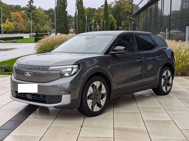 Grigio magnetic Nuova 2025 Ford Explorer Extended Range SUV | 39.900 € (Ottimo prezzo) - Immagine 1/1