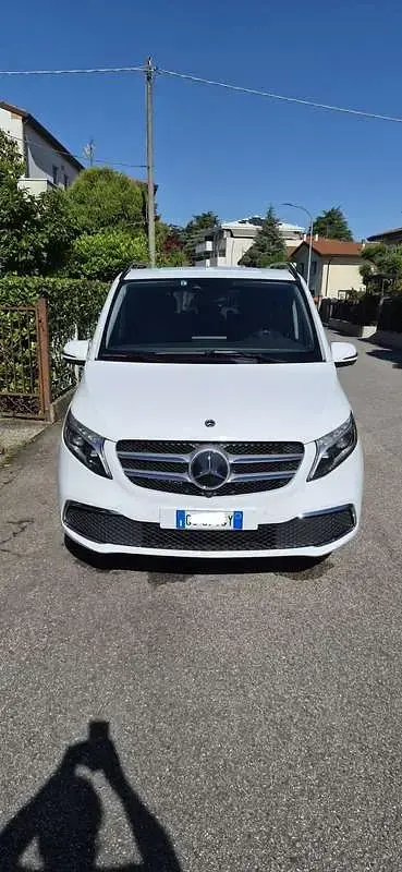 Usata Mercedes V250 Avantgarde 190 CV (139 kW) 2022 Bianco Monovolume