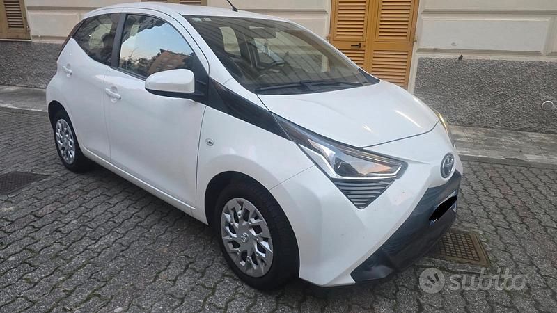 Usata Toyota Aygo X-wave 72 CV (52 kW) 2020 Bianco Utilitaria