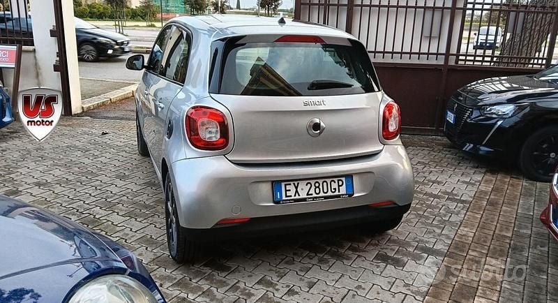 Usata Smart ForFour Prime 71 CV (52 kW) 2014 Grigio Utilitaria