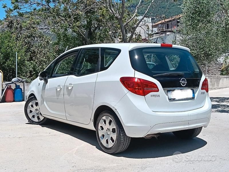 Usata Opel Meriva 95 CV (69 kW) 2011 Bianco Monovolume