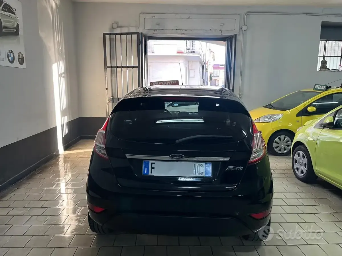 Usata Ford Fiesta Titanium 95 CV (69 kW) 2016 Nero Utilitaria