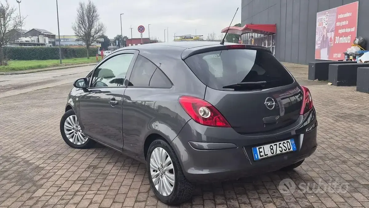 Usata Opel Corsa 86 CV (63 kW) 2012 Grigio Utilitaria